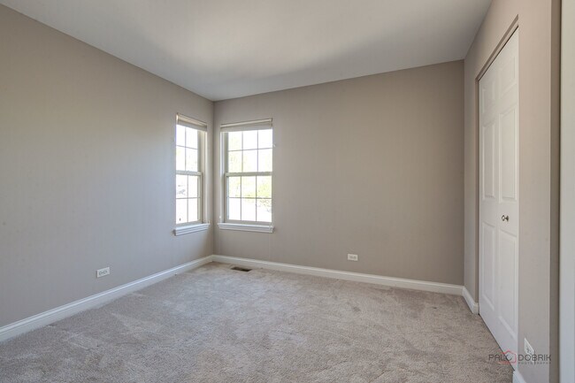 Building Photo - 2460 Violet St
