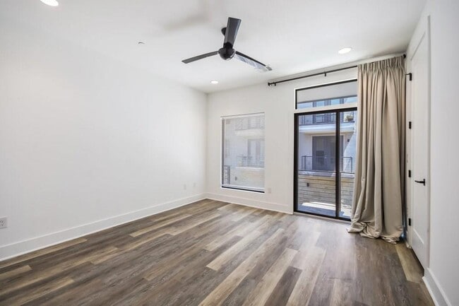 Building Photo - 607 W St Johns Ave