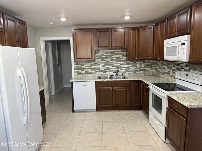 Building Photo - 4303 Yorkshire Dr