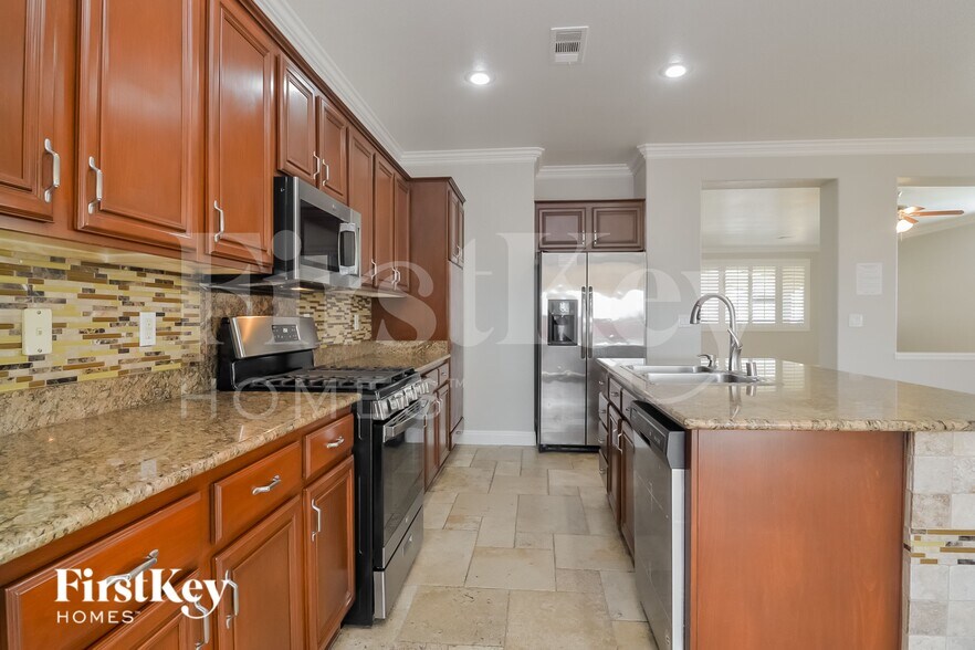 Building Photo - 989 Pearl Peak St