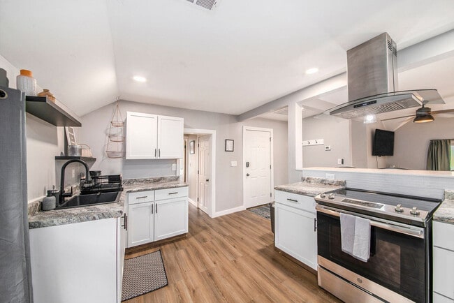 Building Photo - 415 6th St NW