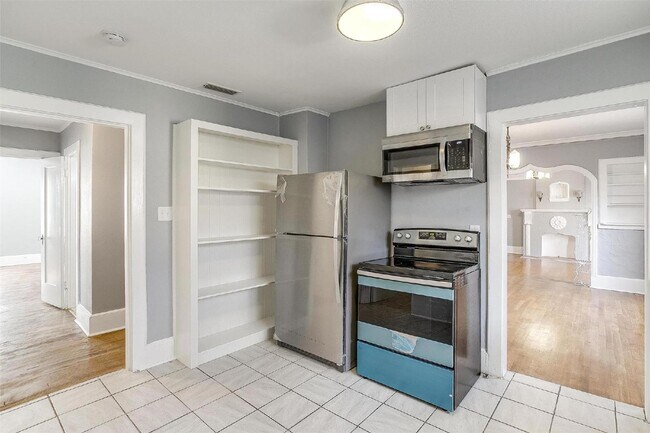 Building Photo - Charming 3 Bedroom Home in Desired TCU Neighborhood