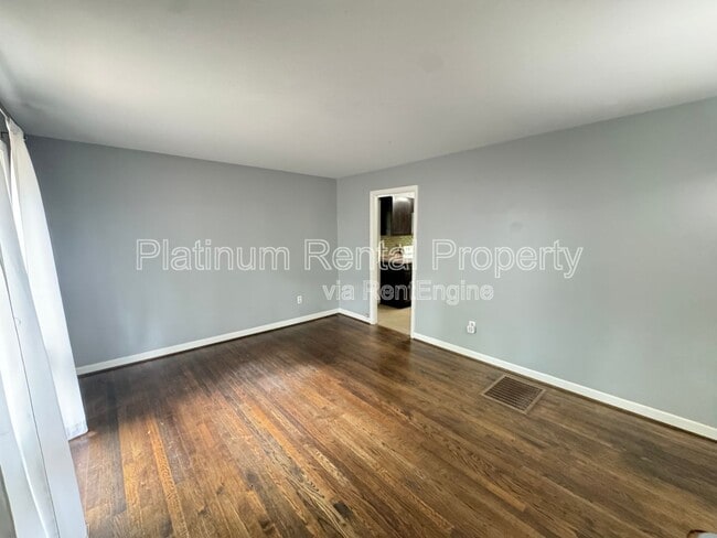 Building Photo - 656 N Chestatee St