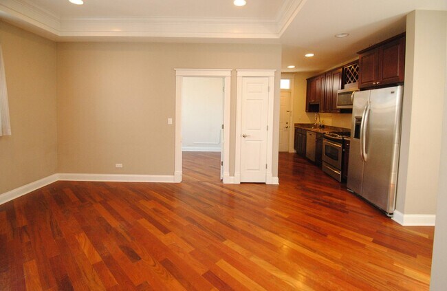 Building Photo - 867 N Mozart St