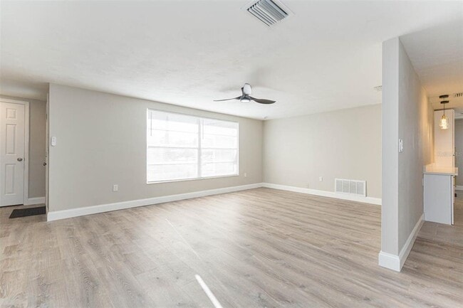 Building Photo - 11034 Tamarix Ave