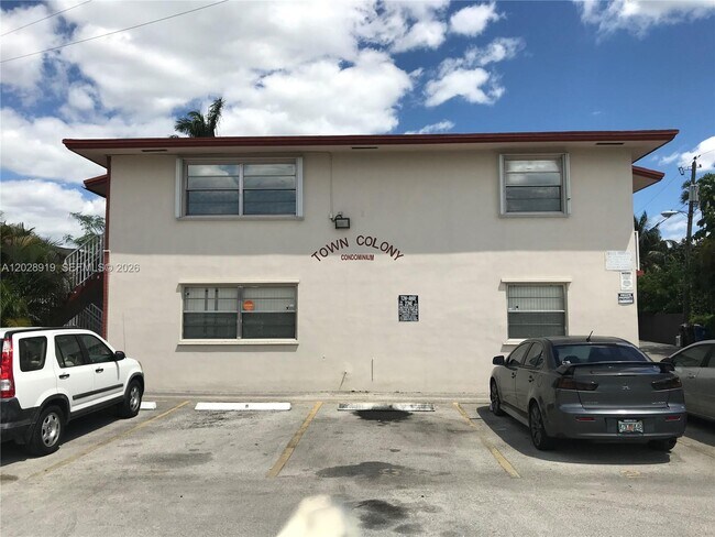 Building Photo - 2915 Plunkett St