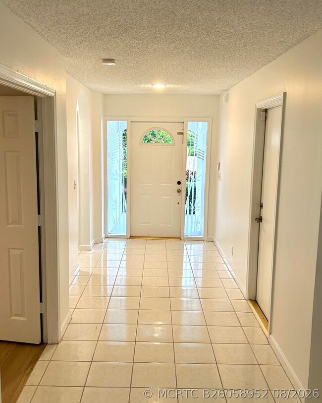 Building Photo - 10215 Camelback Ln
