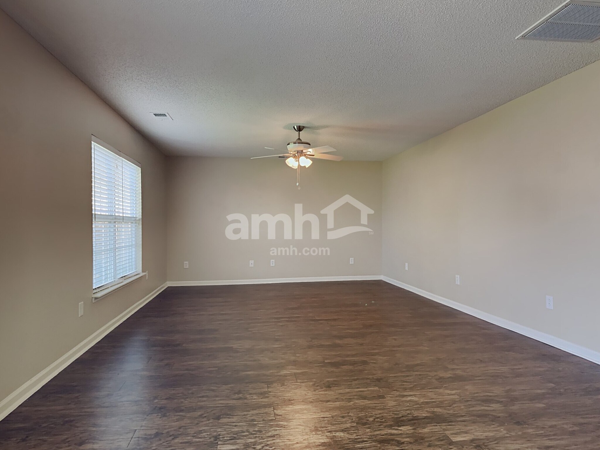 Building Photo - 105 Walton Pl