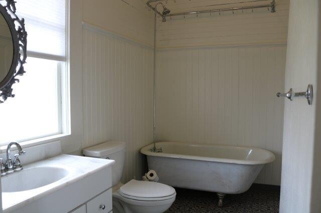 Building Photo - 14th &amp; B