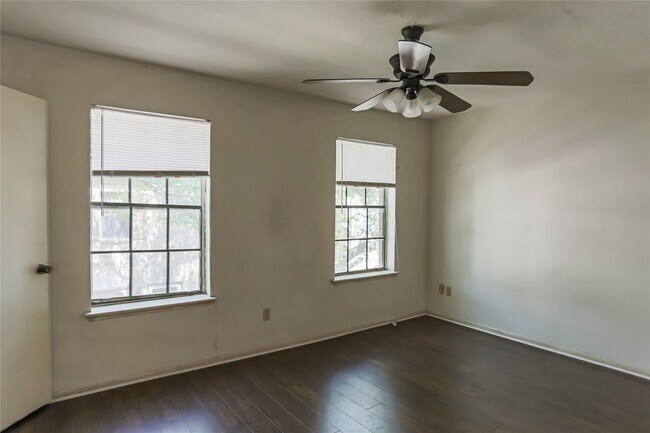 Building Photo - 9901 Sharpcrest St