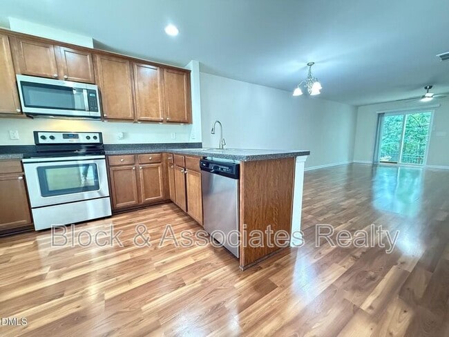 Building Photo - 8527 Quarton Dr