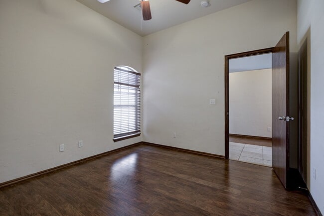 Building Photo - 509 Finch St