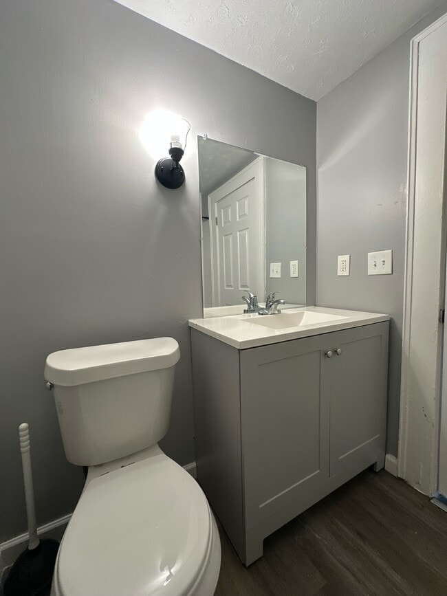 Building Photo - 2411 Indiana Way NE