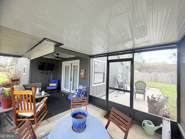 Building Photo - 130 N Woodvalley Dr