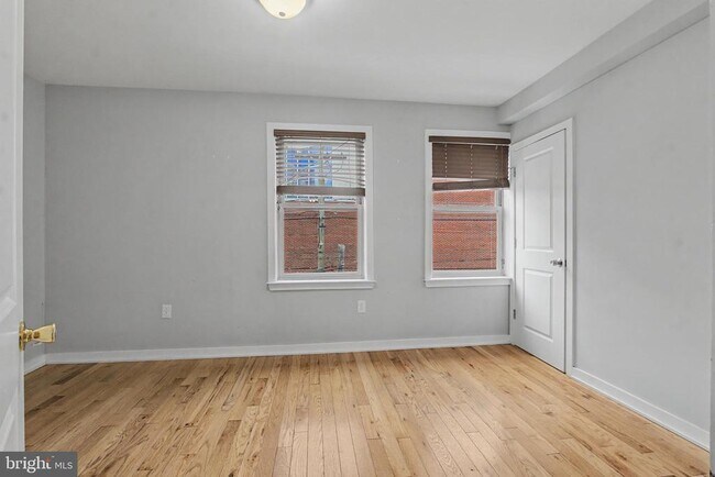 Building Photo - 1515 W Oxford St