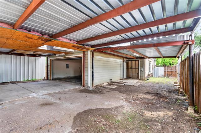Building Photo - 10320 Carolina Oaks Dr