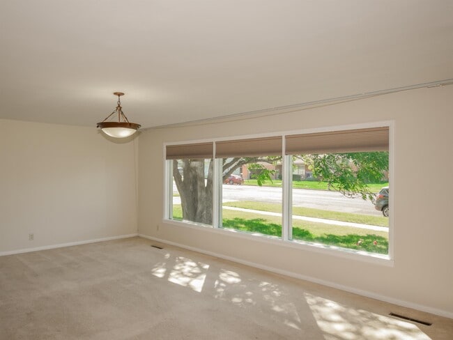 Building Photo - 241 E 900 N