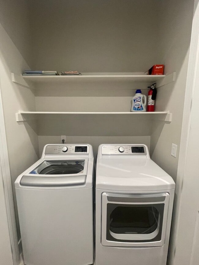 Building Photo - Fully Renovated Home in Millcreek – Modern...