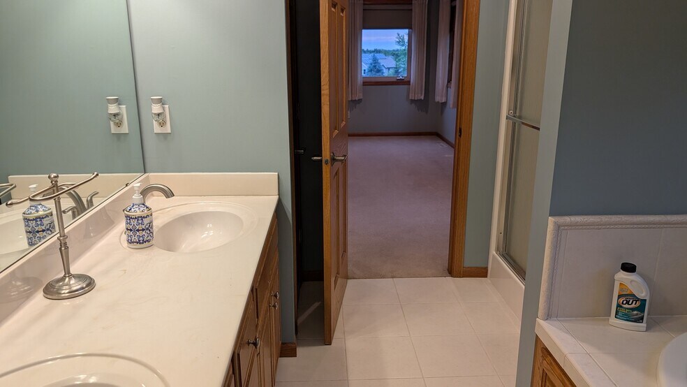 Primary bathroom - 2669 Kathleen Ln NE