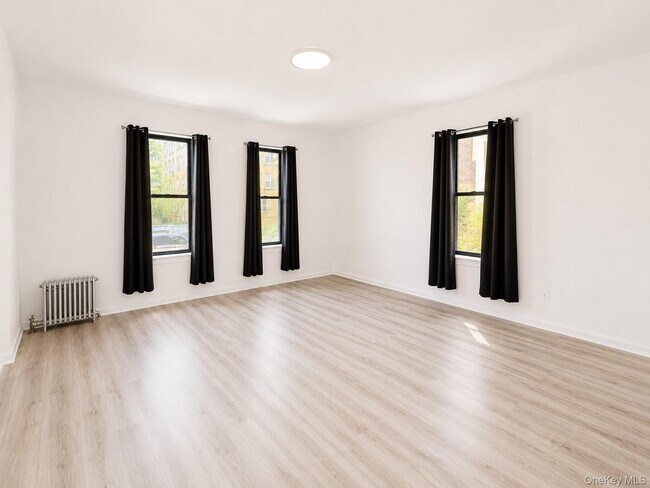 Building Photo - 168-10 Crocheron Ave