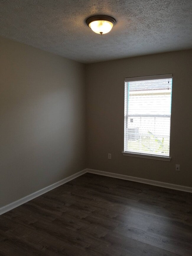 Building Photo - 2915 Cedars Crossing