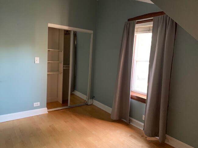 Building Photo - 2956 N Avers Ave