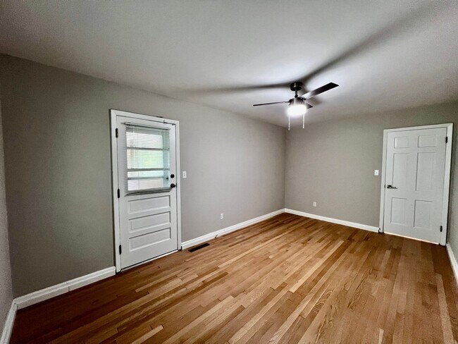 Building Photo - STUNNING home with fully finished BASEMENT!!!