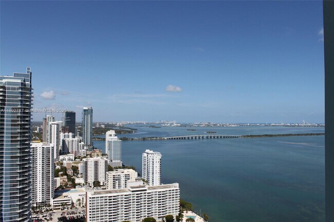 Building Photo - 1900 N Bayshore Dr