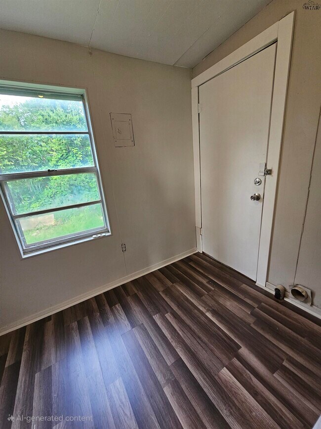 Building Photo - 1613 Beverly Dr