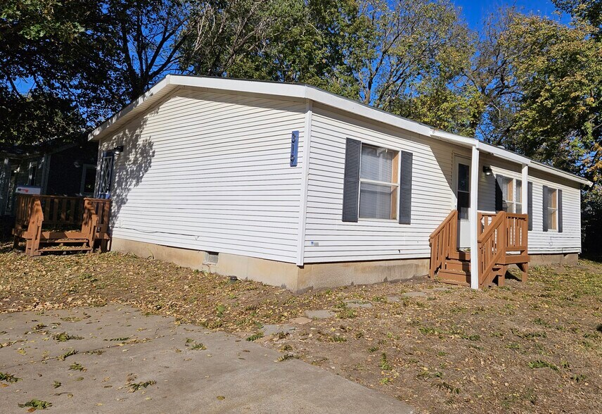 Front - 319 Rahm St