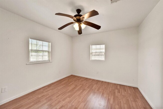 Building Photo - 214 Schilling Ave