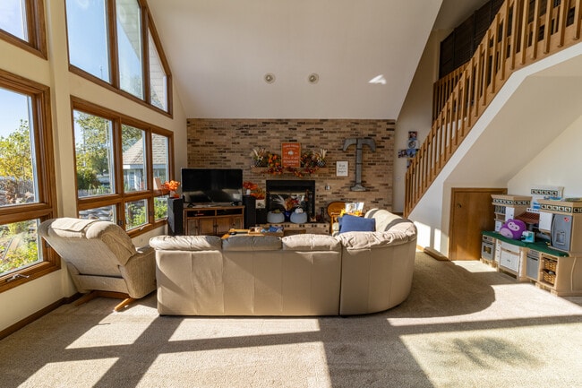 Building Photo - 23231 W Lakeshore Dr
