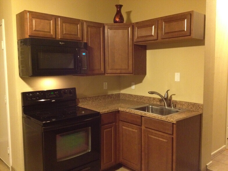 Building Photo - 5003 Gemsbuck Chase