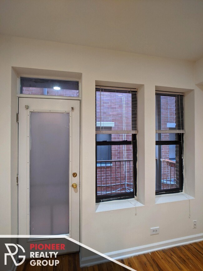 Building Photo - 917 W Dakin St