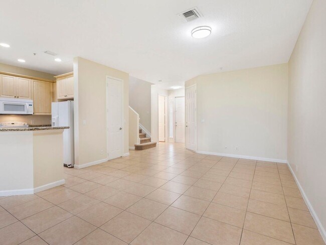 Building Photo - Coventry Townhomes