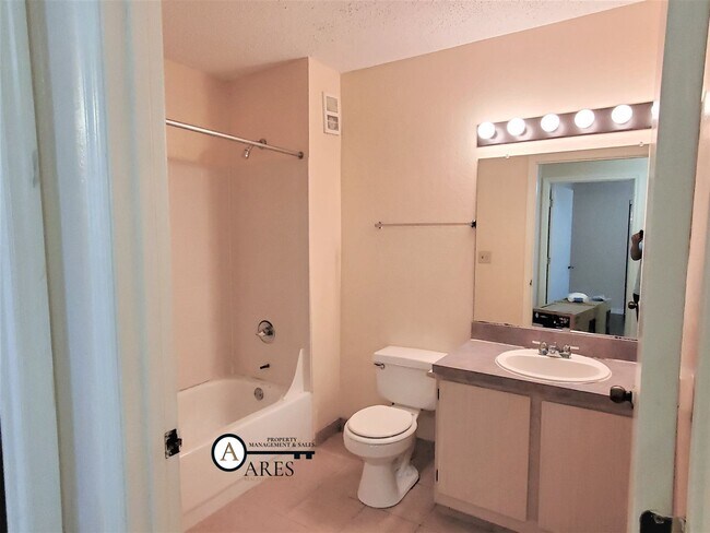 Building Photo - FOR RENT 2 BED 2 BATH CONDOMINIUM. AVAILABLE 1/10/2026.