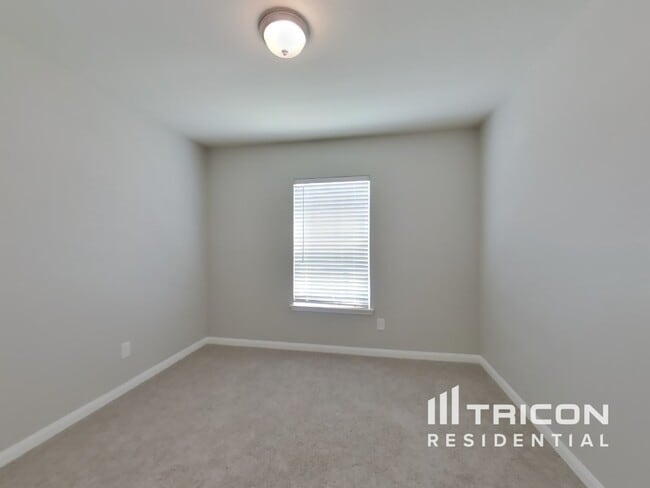 Building Photo - 27016 Leonardo Dr