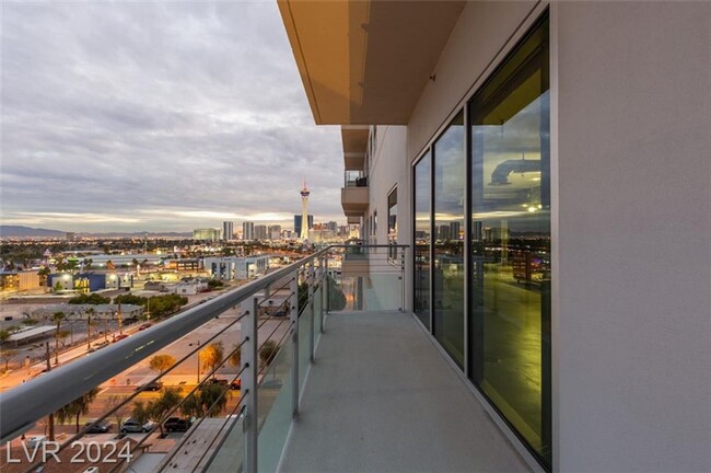 Building Photo - NEWPORT LOFTS--MAGNIFICENT PANORAMIC VIEWS...