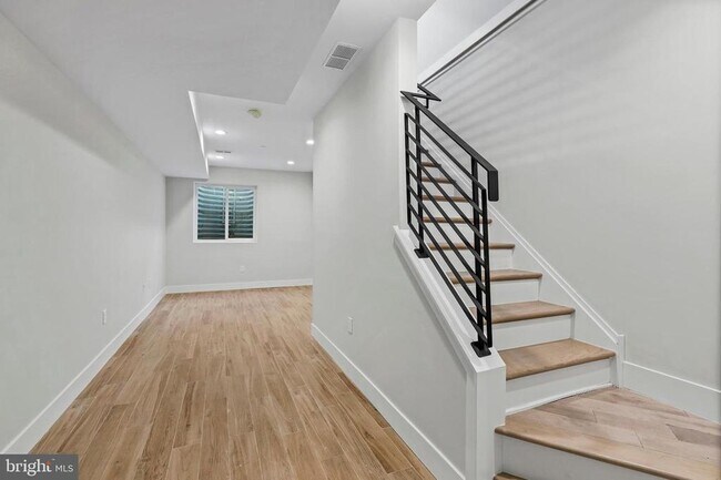 Building Photo - 2154 N Fairhill St