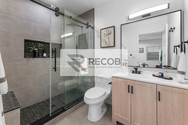 Building Photo - 6730 Mohawk St