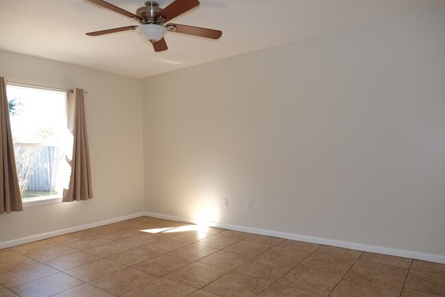 Building Photo - 96679 Commodore Point Dr