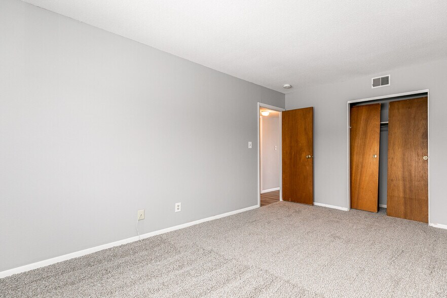 Building Photo - 404 21st Avenue Pl