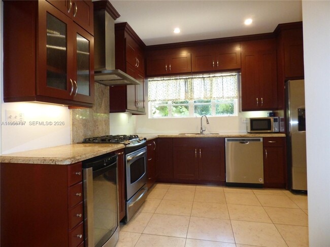 Building Photo - 409 Marmore Ave