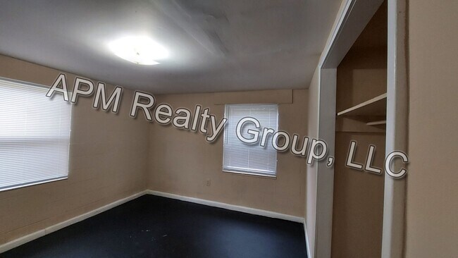Building Photo - 2715 Howell Ct