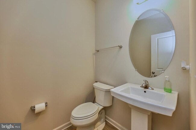 Building Photo - 1006 Shenandoah View Pkwy