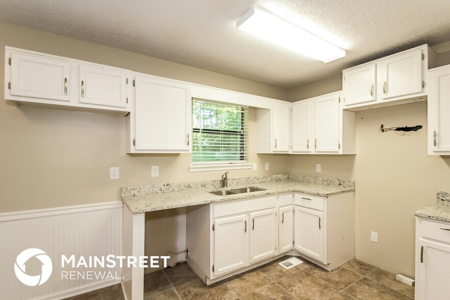 Building Photo - 290 W Paulding Blvd