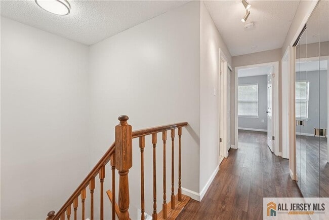 Building Photo - 37 Kingston Run