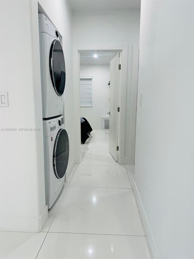 Building Photo - 3482 SW 152nd Pl