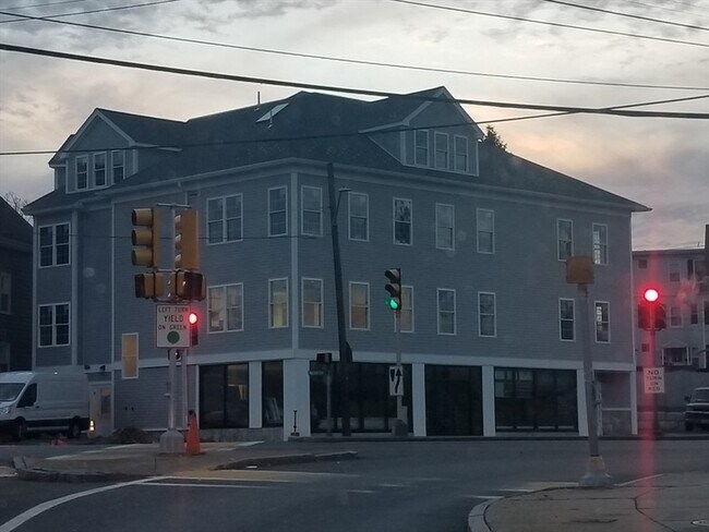 Building Photo - 168 Washington St