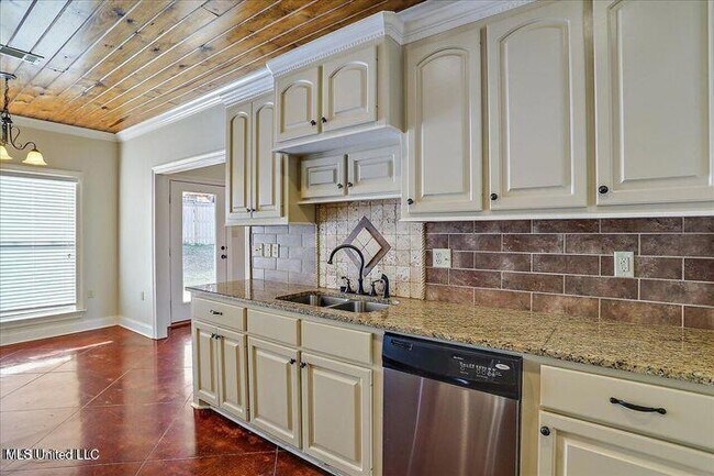 Building Photo - 852 Willow Grande Cir